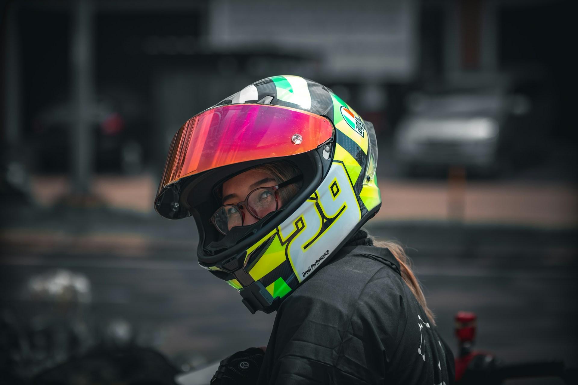 Full-face type of helmet